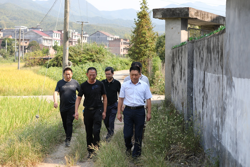 学院党委书记张格林赴高水村开展乡村振兴专题调研